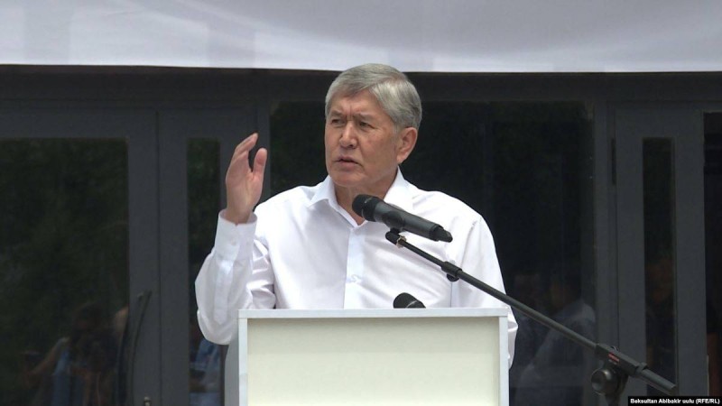 Атамбаевты тиіспеушілік мәртебесінен айыру жөніндегі комиссия отырысы өтеді