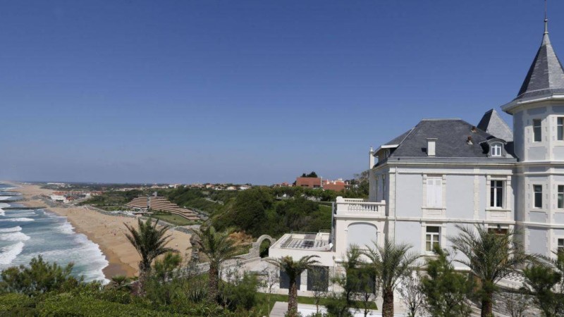 Биарриц билігі курорттағы екі үй Путиннің туыстарына тиесілі екенін растады