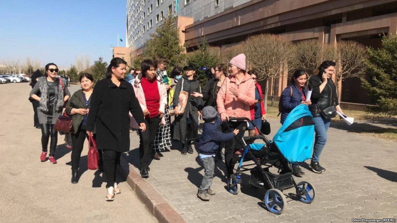 Нұр-Сұлтанда көп балалы аналар тағы да наразылық танытты