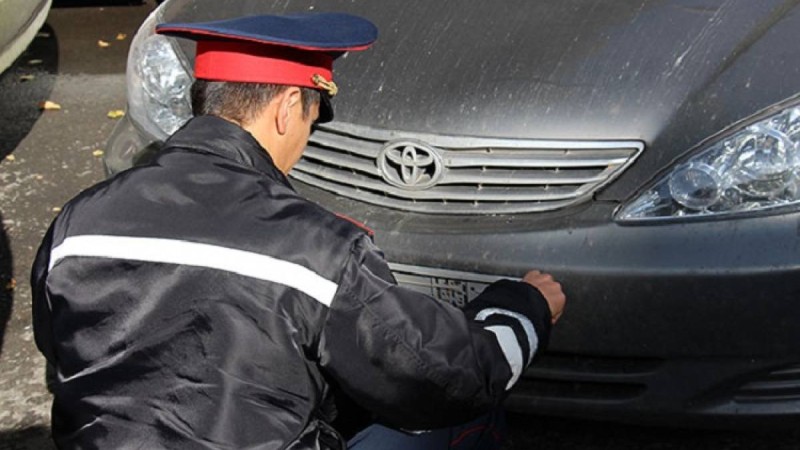 Полицейлер қандай жағдайда көлік нөмірін шешіп ала алады - Қазақстан жаңалықтары