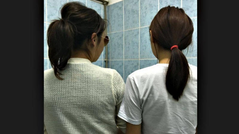 "Анам ол кезде жұмыста болатын": Алматыда 12 жасар қыз өзін әкесіндей болған 60 жастағы ер адамның қалай зорлағанын айтып берді - Қазақстан жаңалықтары