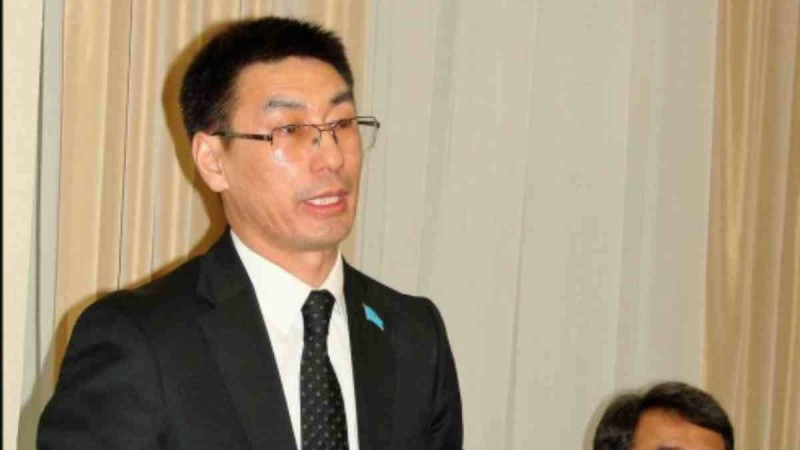 "Ұрып-соғып, таңға дейін жалаңаш тұрғызып қойды": Қарағандылық депутат күзетшісін ұрды деп айыпталды - Қазақстан жаңалықтары