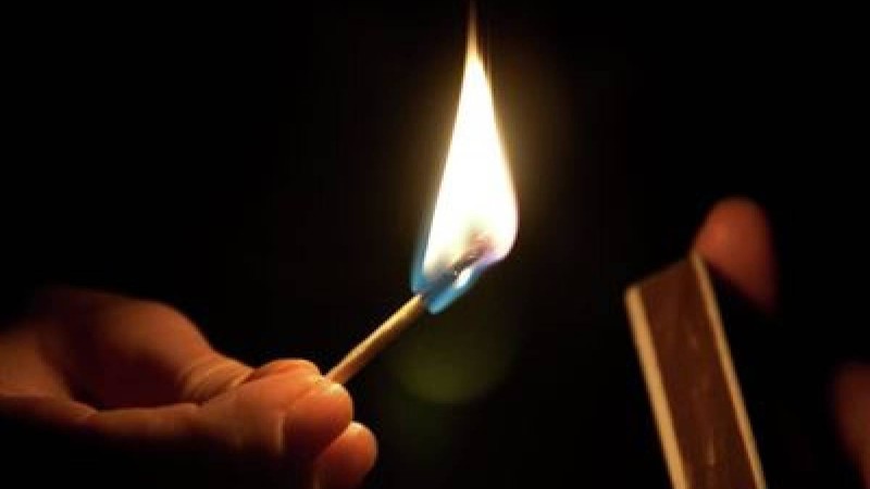 6 жасар қыз інісі жатқан бесікті өртеп жіберген