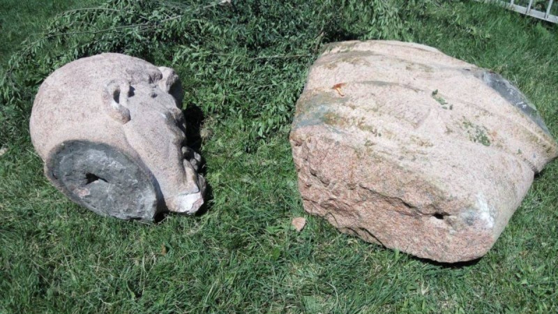 Талғар ауданында Калинин ескерткішін құлатты