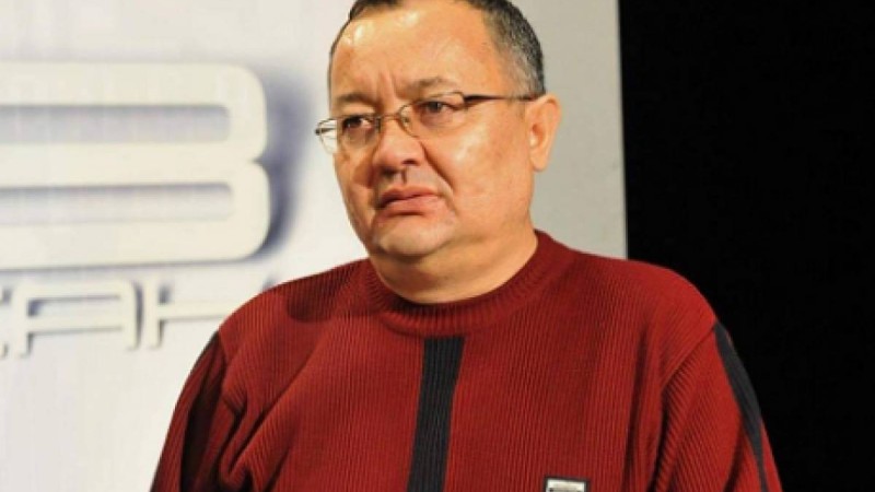 Иілген садақтай қас, сансыз жебедей самсаған кірпік, дүрдиген ерін...