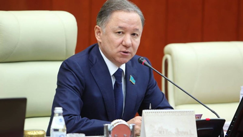 миллион теңге жалақы аласыңдар да, жарытып жұмыс істемейсіңдер