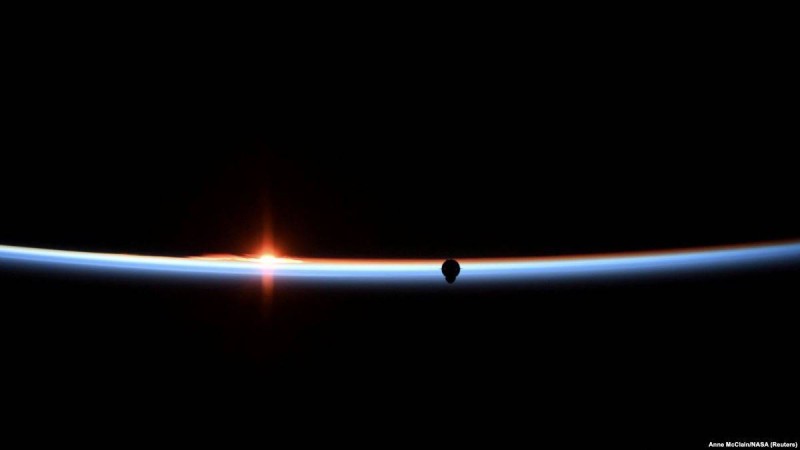 Crew Dragon кемесі халықаралық ғарыш станциясынан ажырады