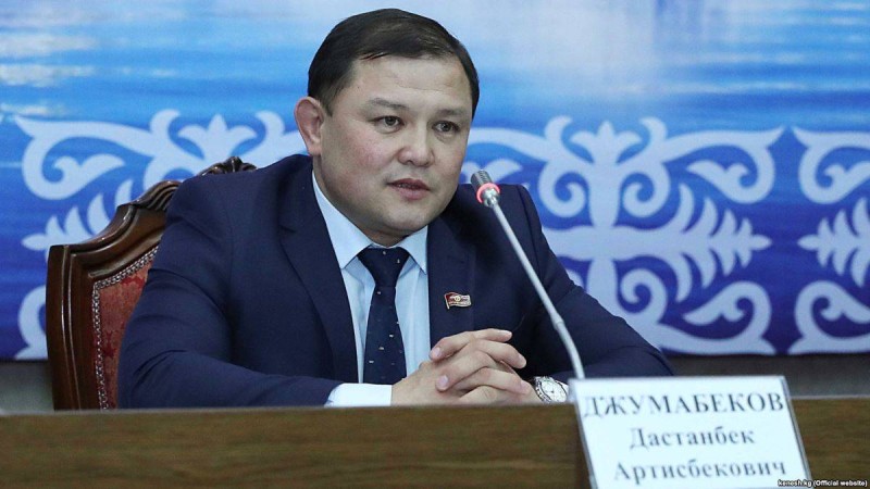 Қырғыз парламенті спикері хаттағы қатесі үшін сынға қалды