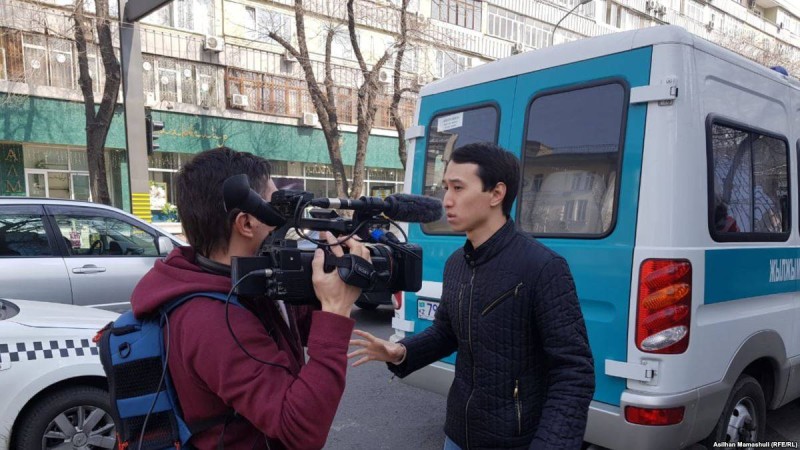 Қазақстан билігі журналистерді қудалауды тоқтатуы тиіс