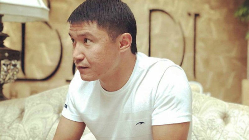 Қазақ жігіттерін масқаралаған белгілі әншінің басы дауға қалды