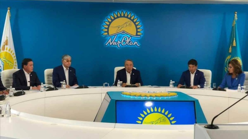 Баспасөз хатшысы: Назарбаев бірқатар маңызды мәселені талқылайды
Елбасының төрағалығымен Nur Otan партиясының саяси кеңес бюросының отырысы басталды