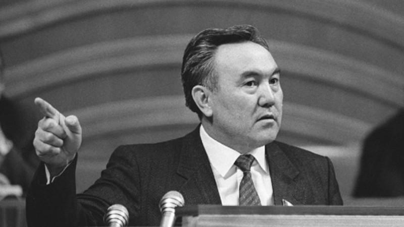 Қазақша өлең: 30 Тамыз - Конституция күні (Азат елдің ар-намысы - Ата Заң!)