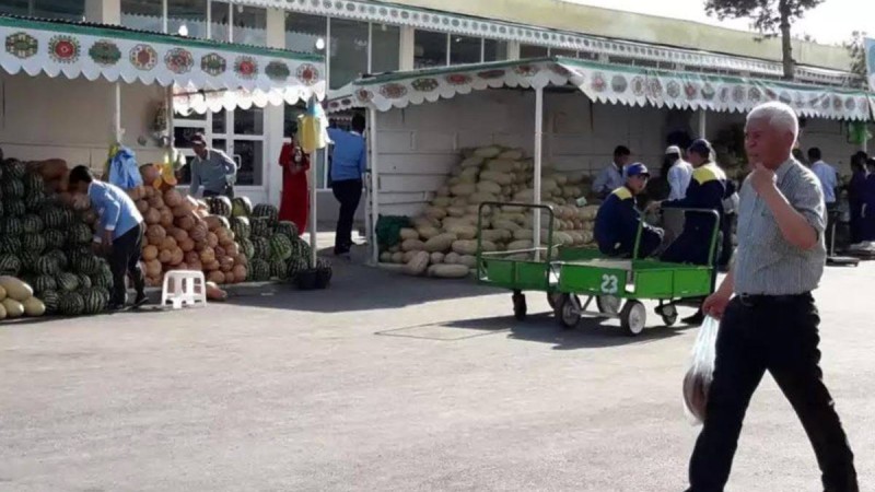 Түркіменстанда азық қымбаттады, дүкендерде сәбіз бен жұмыртқа тапшы