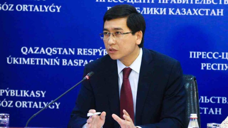 Білім министрі: Қазақстан 2021 жылы 12 жылдық білім беруге толықтай көшеді
Аймағамбетов педагогтарды дайындап, жаңа оқулықтар шығару керектігін айтты
