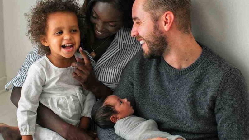 Отандық жарнамаларда неге ұлтаралық некелерді көрсетеді: Мамандар жауап берді - Қазақстан жаңалықтары