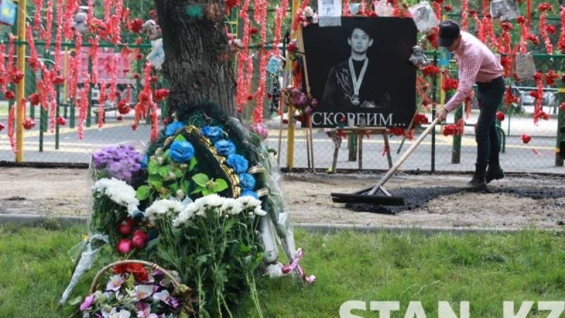 Алматыда Денис Тенге арналған мемориал неліктен ашылмай қалды