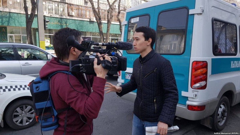 Азат Еуропа/Азаттық радиосы Қазақстан билігінің журналистерге қысымын сынады
