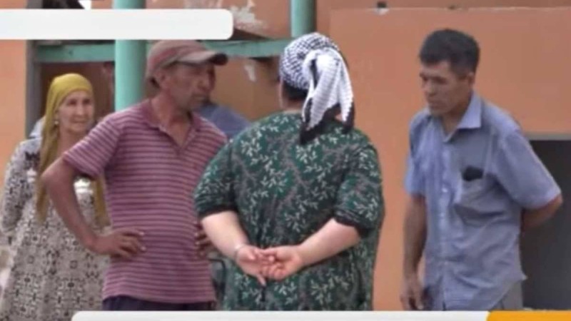 "Сүруді тоқтатпасаңдар, Өртеніп өлемін": Түркістанда үйлерін сүріп жатқан халық шу шығарды - Қазақстан жаңалықтары