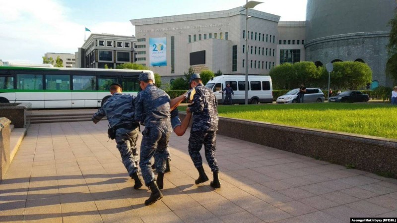 Бас прокуратура "заңсыз митингіге шыққан" 950-ден аса адамның жазаланғанын хабарлады