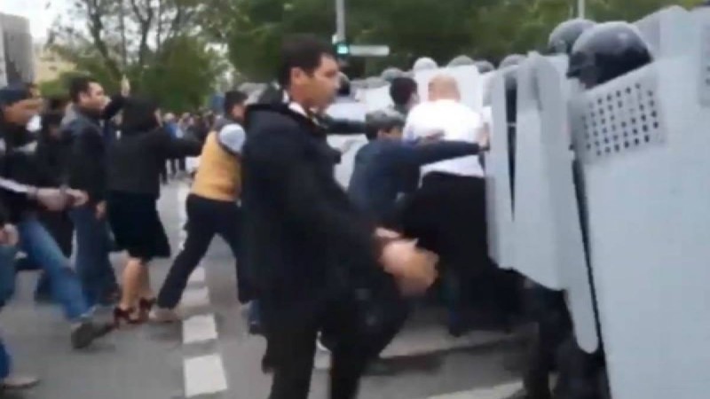 Сот митингілерге қатысқан 957 адамды жазалады
                                Олардың 670-і қамалып, 115-іне айыппұл салынған