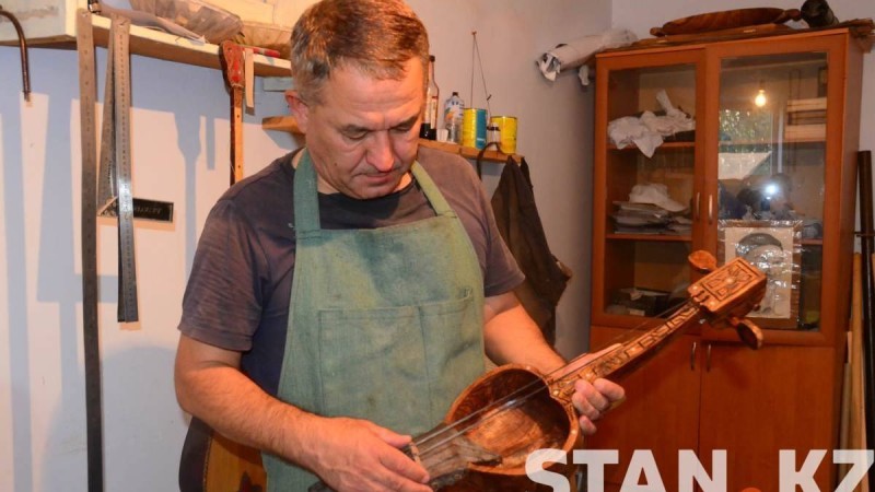 "Аталар аян берді деп келеді": Түркістандық шебер бақсылардың "сүйіктісіне" айналған - Қазақстан жаңалықтары