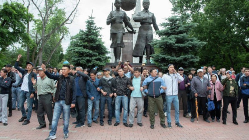 Мәжіліс спикері наразылық білдірушілерді диалог жасауға шақырды