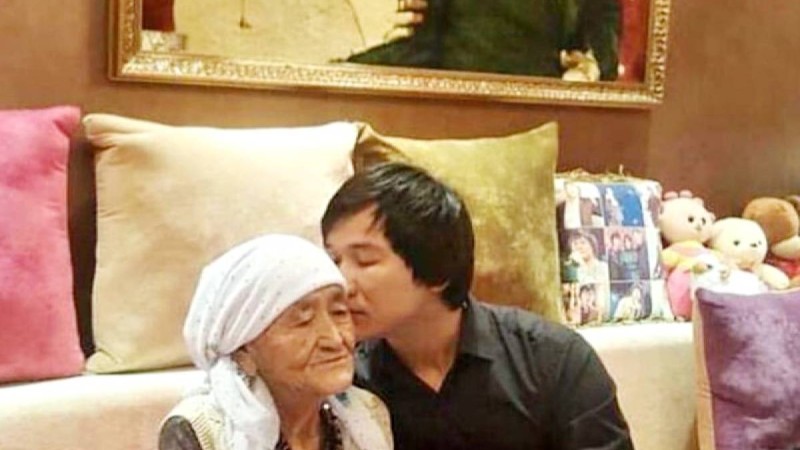 "Оңай тиіп жатқан жоқ": Қайрат Нұртас марқұм әжесінің жантебірентерлік видеосын бөлісті - Қазақстан жаңалықтары