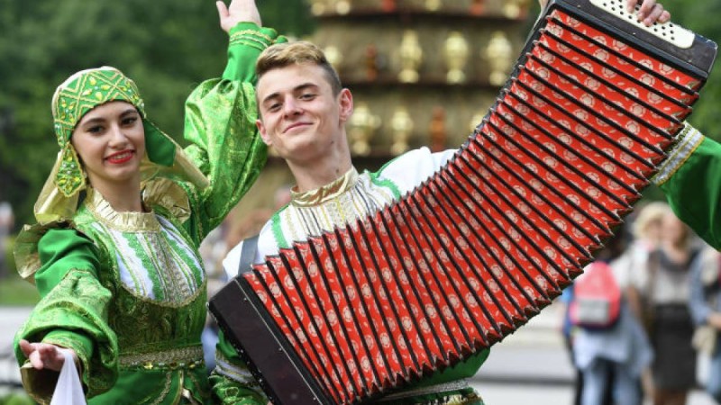 Ресейлік әртістер астаналықтардың алдында өнер көрсетеді   