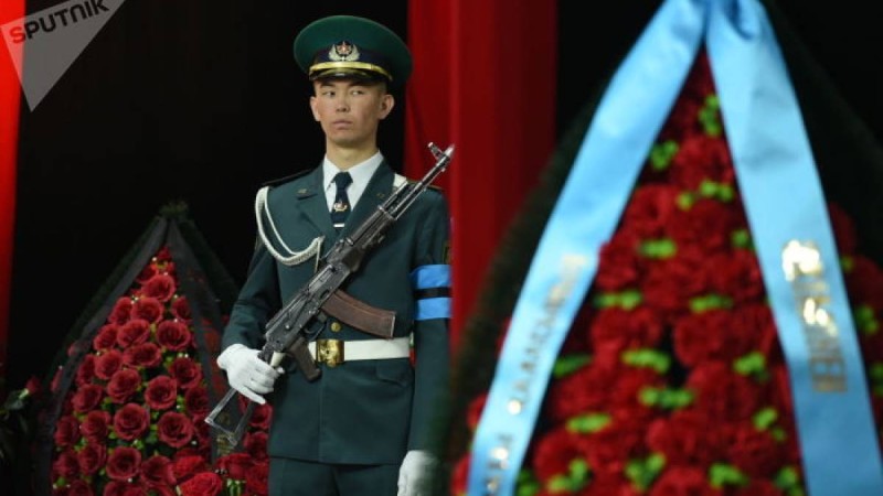 Алматыда халқы Кәрім Мәсімовтің әкесін соңғы сапарға шығарып салды