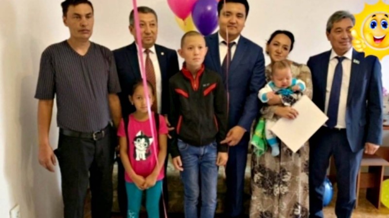 Алматыда үйі тұтастай өртенген отбасыға депутаттар үй сыйлады
Отбасының 7 мүшесі бір айдан бері 35 мың теңгеге пәтер жалдап тұрып жатқан еді