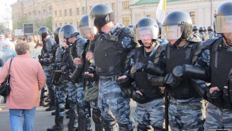 Пәтерлерінен шығарылып жатқан бұрынғы ОМОН қызметкерлері Путинге шағынды