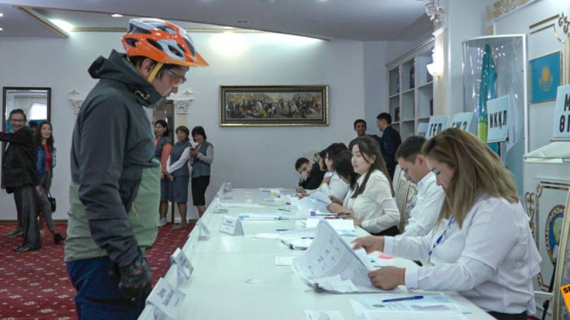 "Әрең үлгердім": елорда тұрғыны дауыс беру үшін велосипедпен 10 сағат жүрді