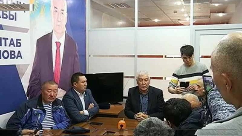 "Сайлауға түспей-ақ қоюым керек еді": Әміржан Қосанов өзіне реніш білдіргендерге жауап берді
                                Қосанов сайлаудағы көрсеткішінің тым жоғары болғанын айтты