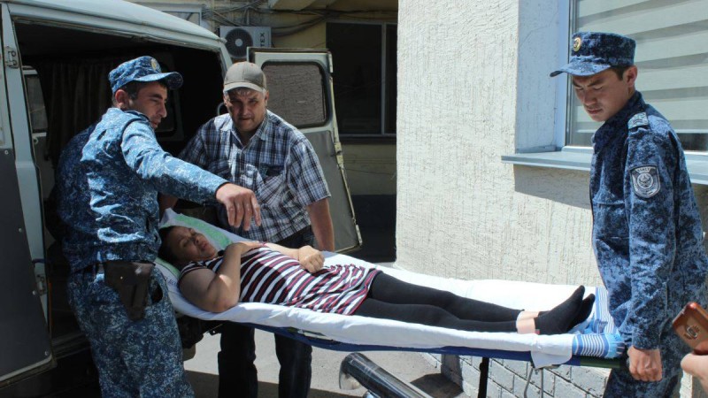 Қатерлі ісікке шалдыққан сотталушыны онкология орталығына апарды