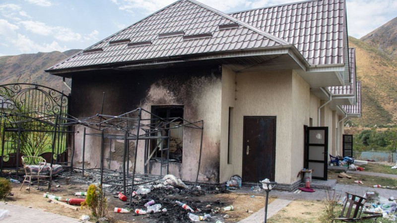 Атамбаев резиденциясы. Екі шабуылдан соң