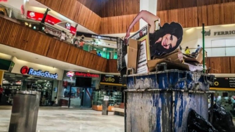 Төбесі тесіліп суы аққан сауда үйінің музыканттары "Титаник" әуенін ойнаған