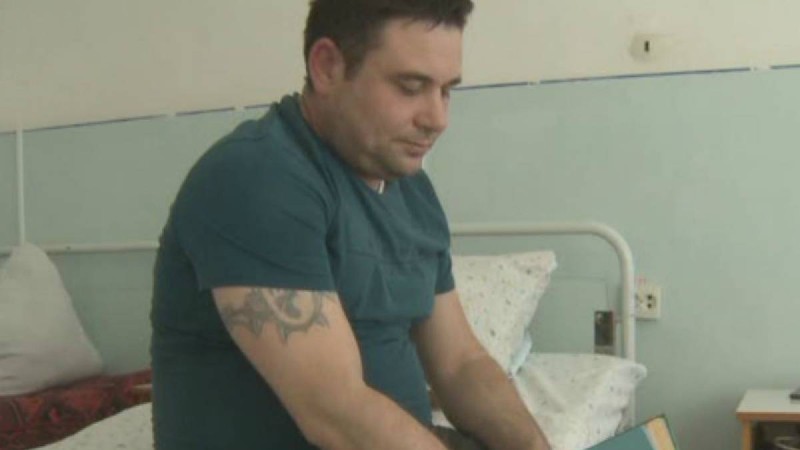 Есікті сындырып шығып, жедел жәрдем шақырған: Павлодарда танысы атып, қамап кеткен ер адам аман қалды - Қазақстан жаңалықтары