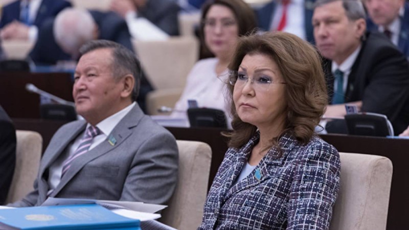 "Бас иеміз" Дариға Назарбаева қаза болған полицейдің отбасына көңіл айтты