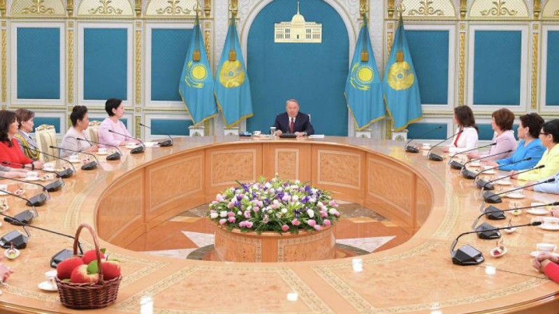 Назарбаев: Еркектерге ойланатын кез келді