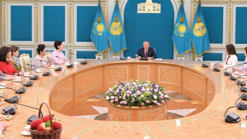 Нұрсұлтан Назарбаев әйелдер қауымы өкілдерімен «Көктем шуағы» атты кездесу өткізді