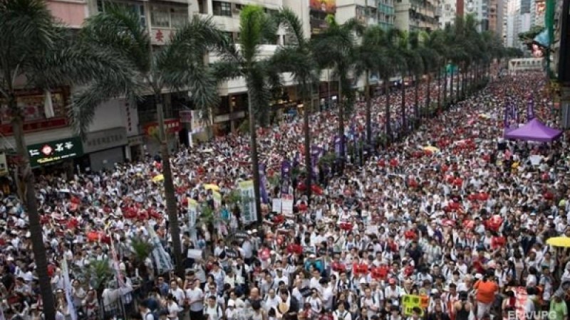 Гонконгта миллион адам ереуілге шықты