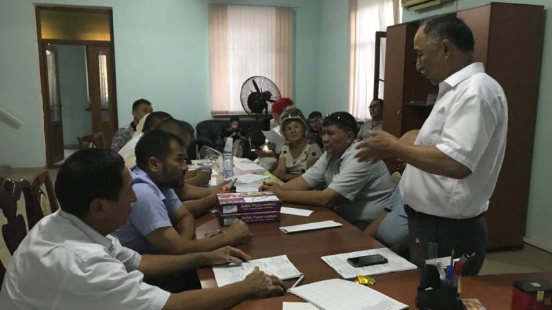 Шымкенттік белсенділер Серікжан Біләшті қолдап, жиын өткізді