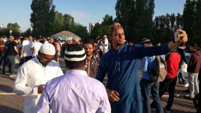 Құрбан айт намазына келген шетелдіктер өз әсерімен бөлісті