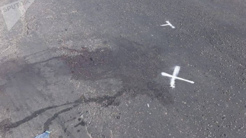 көшеде оқ атып, адамды көлігімен басып өткен жүргізуші іздестірілуде