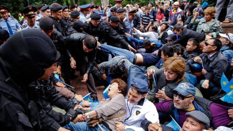 "Жіберіңіздер, журналиспін!". Алтыншы президент сайлауы қалай өтті?