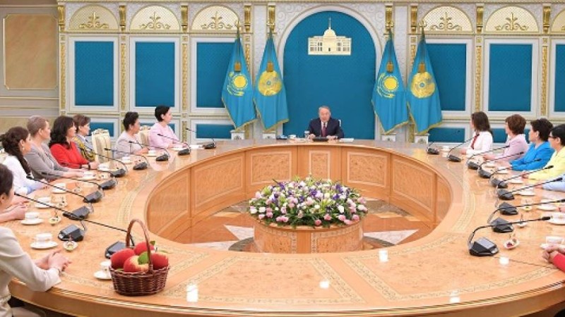 Елбасы мереке қарсаңында әйелдер қауымымен кездесіп, қызықты әңгімелер айтты - Қазақстан жаңалықтары
