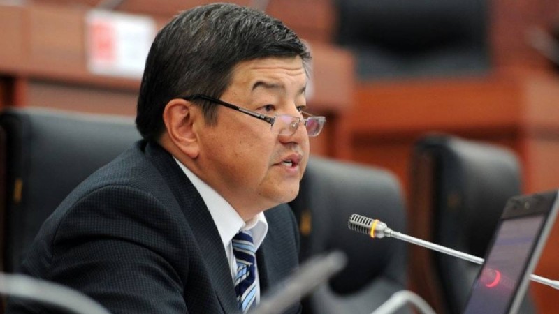 Қырғыз депутаты жағымсыз жаңалықтарды орыс және ағылшын тілдерінде шығармау керектігін ұсынды