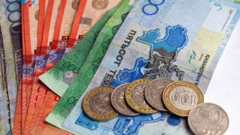 Ерлер 55 жаста, әйелдер 51 жаста зейнетке шыға алады