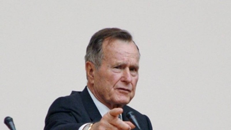 Әке - Джордж Буш қайтыс болды