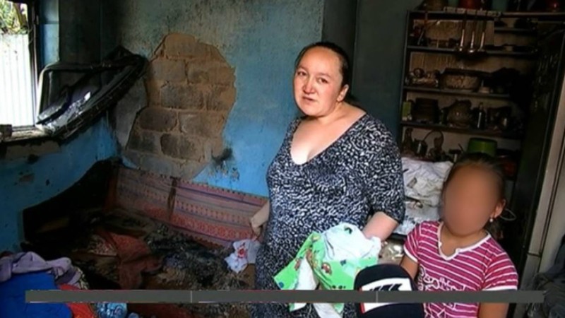 "2 жасар балам шалбарсыз қалды": Алматыда үйі түгелдей өртенген отбасы халықтан көмек сұрады - Қазақстан жаңалықтары